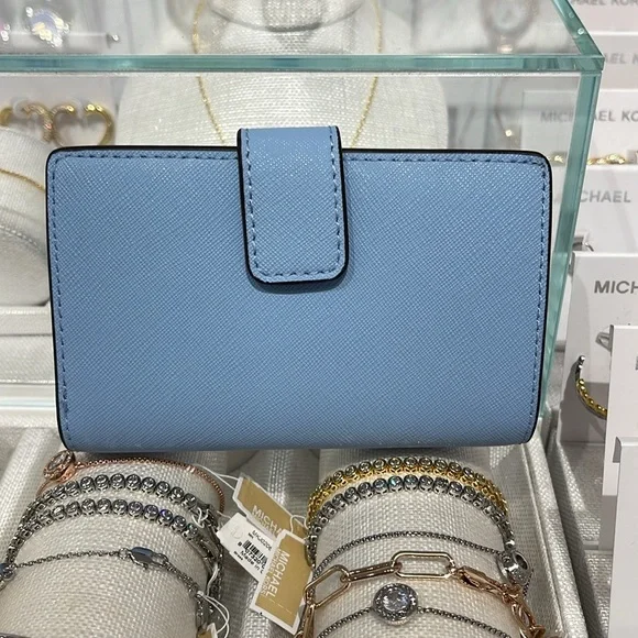 MICHAEL KORSi Medium Saffiano Leather Bifold WalletLIGHT SKYNWT
